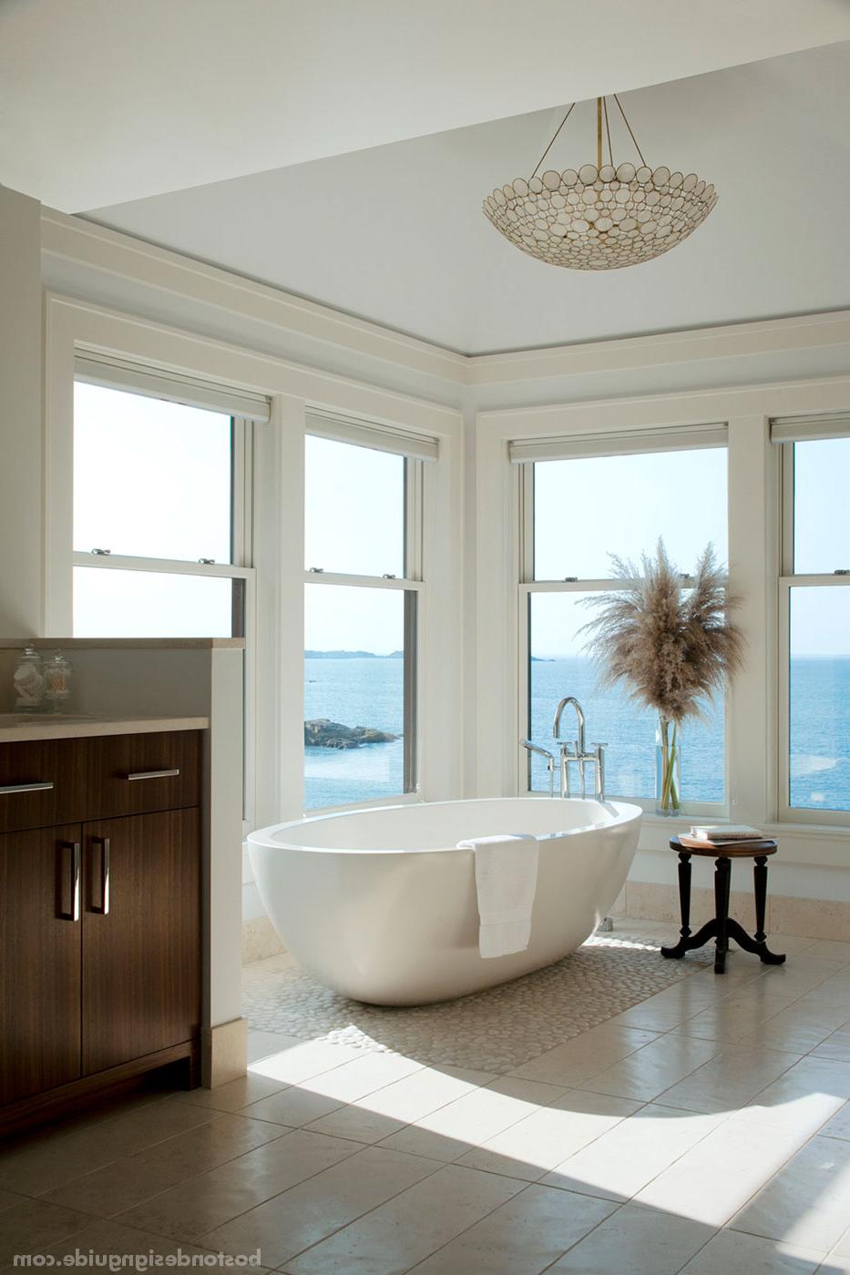Soaking tub with oceanside views in a master bath designed by LDa架构 & 内饰